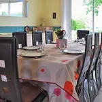 2 Bedroom Beautiful In Holiday home Marcey-les-Greves