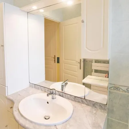 Lovely In With Kitchen Holiday home *