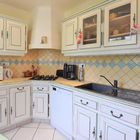 Дом отдыха Lovely In With Kitchen